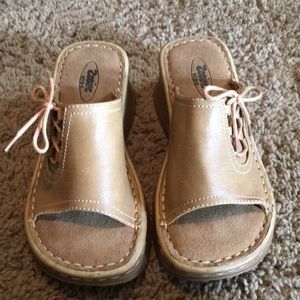 Girls NWOTs Zodiac Kids brown slides Sz 13 1/2